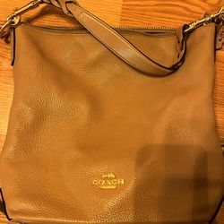 “COACH” TAN PURSE 