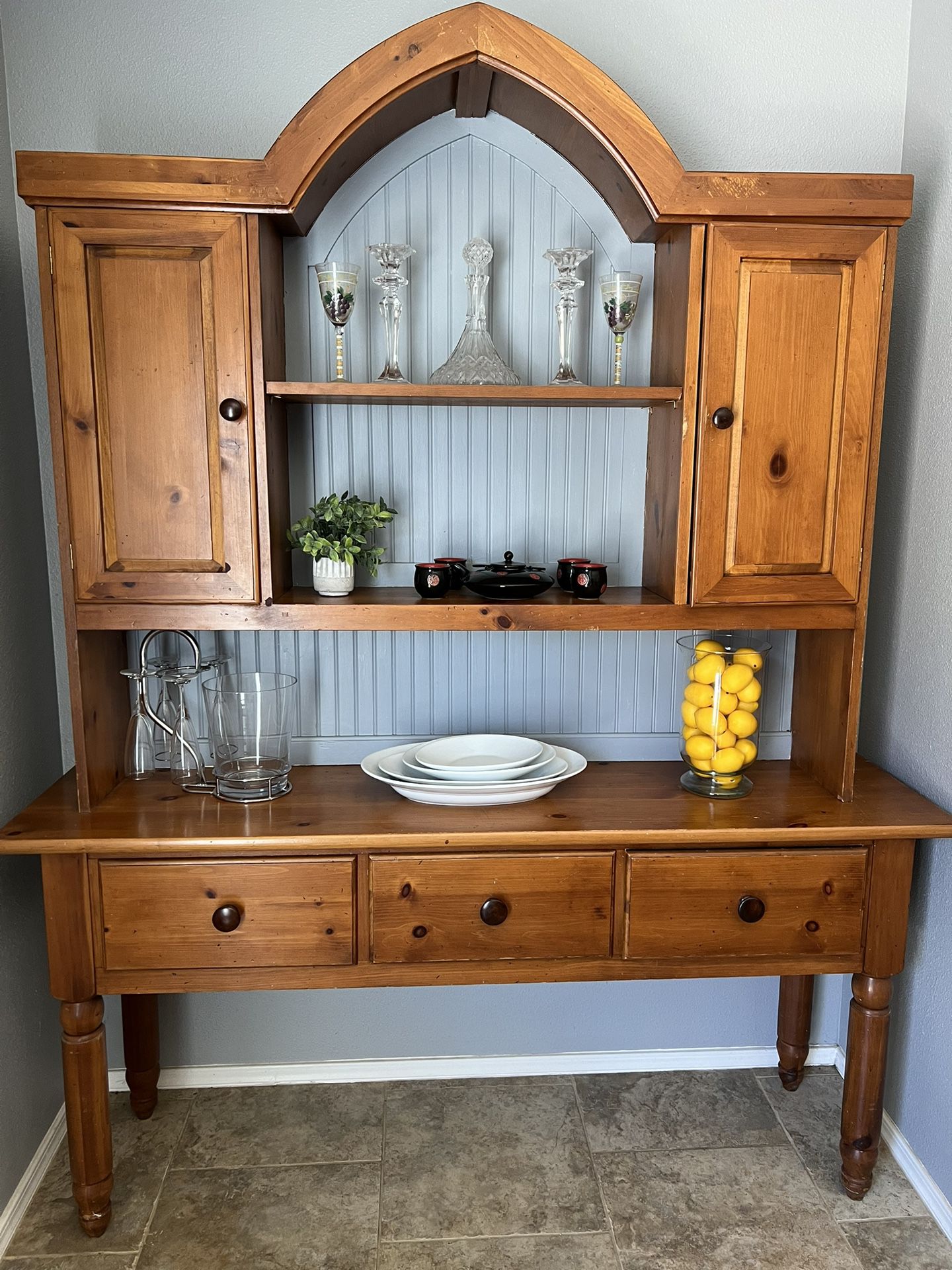 Hutch with Sideboard 