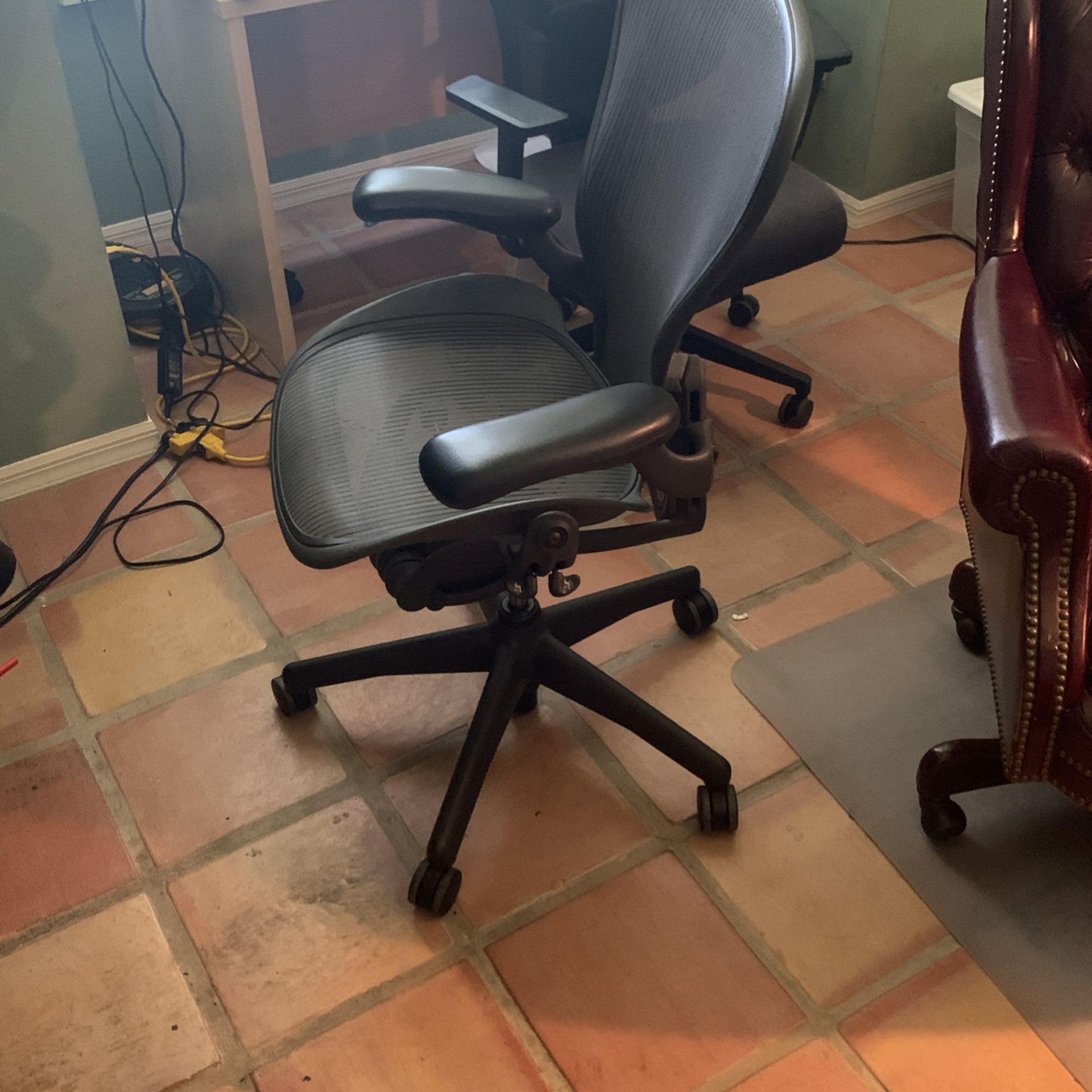 Herman Miller Aeron Size b 