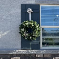 Light up wreath with pine cones