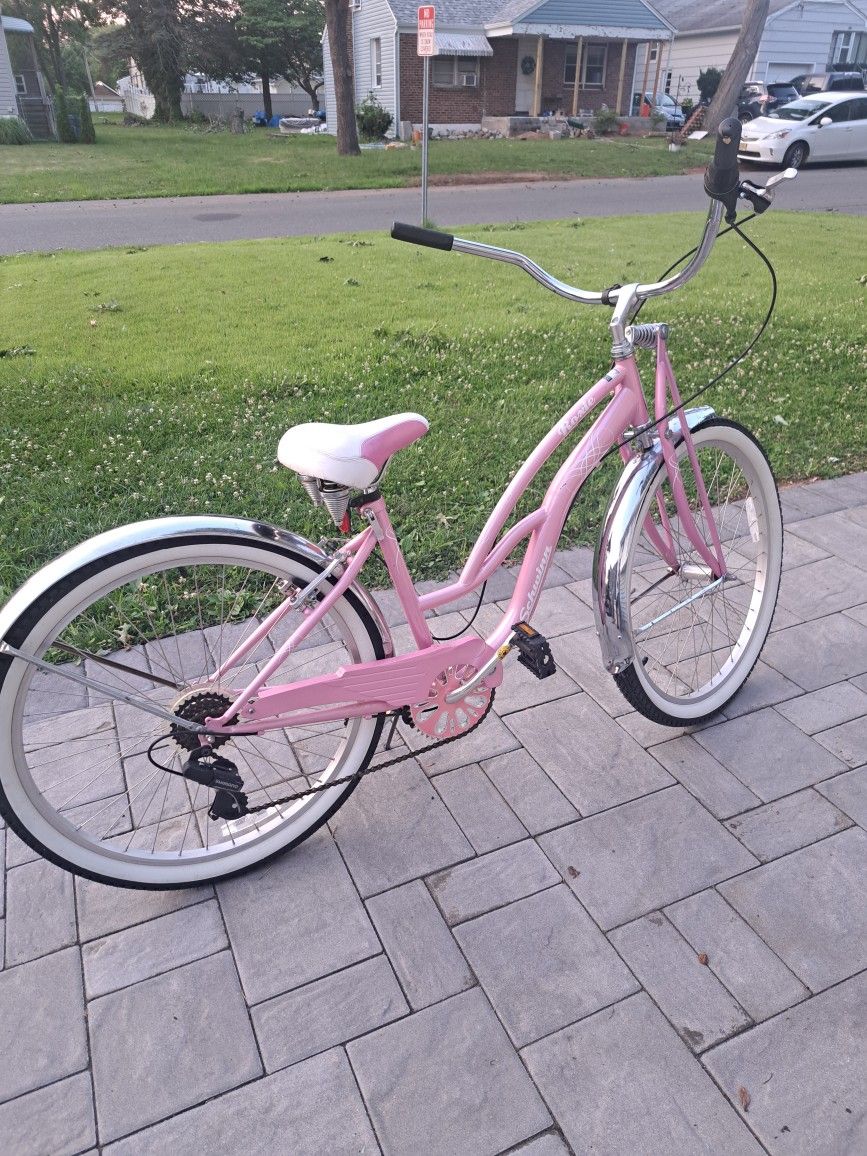 26in Schwinn Roxie 7 Speed Beach Cruiser