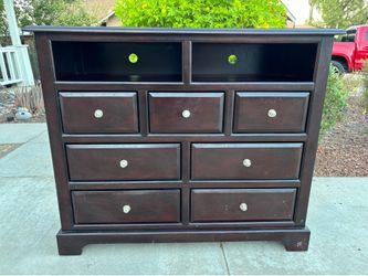 7 Drawer Modern Dresser Chest of Drawers Furniture Great Condition