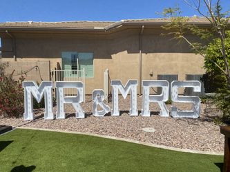  Mr and Mrs Sign 