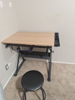 Drawing desk