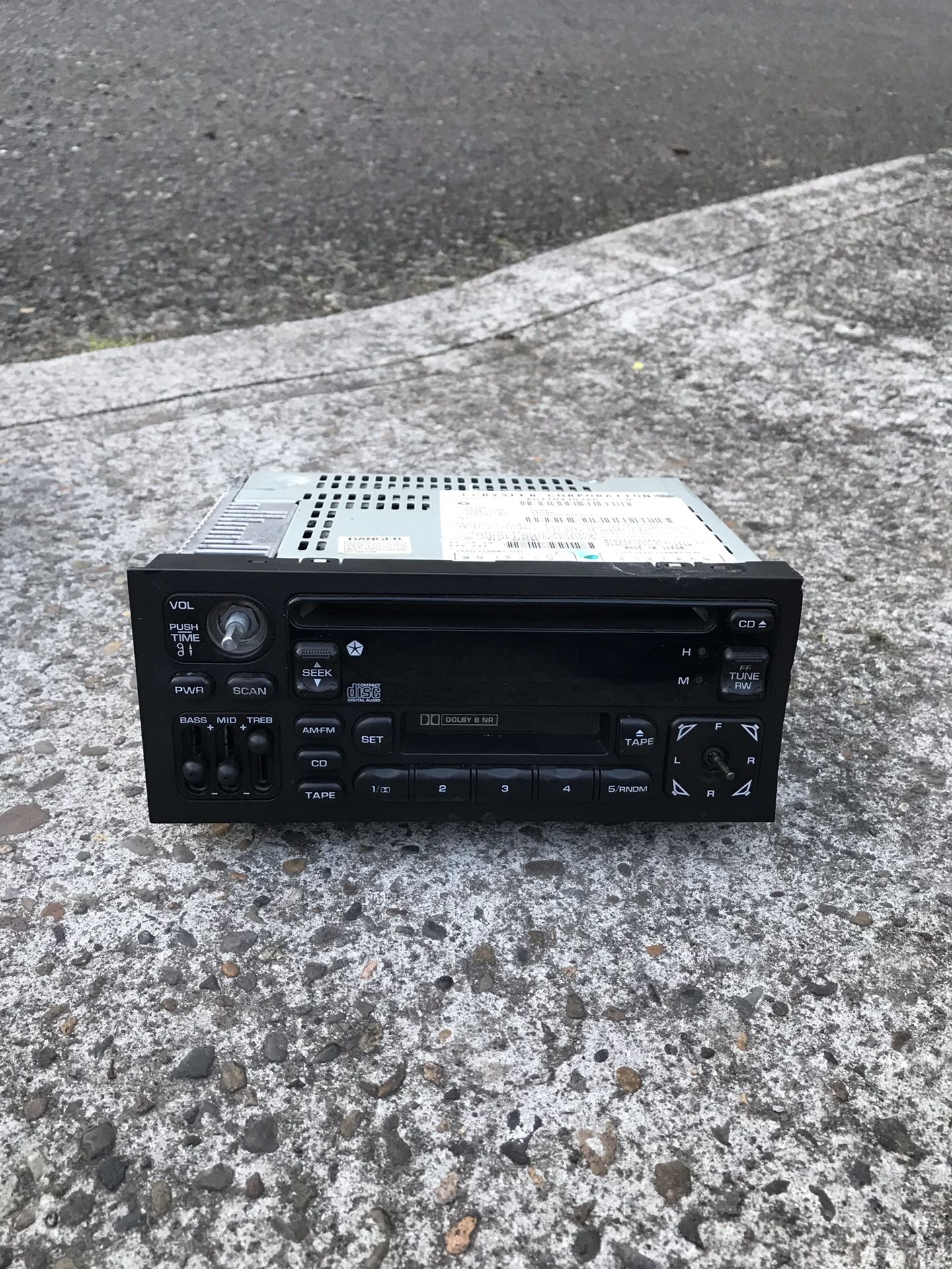 1996 Jeep Grand Cherokee Laredo AM/FM radio