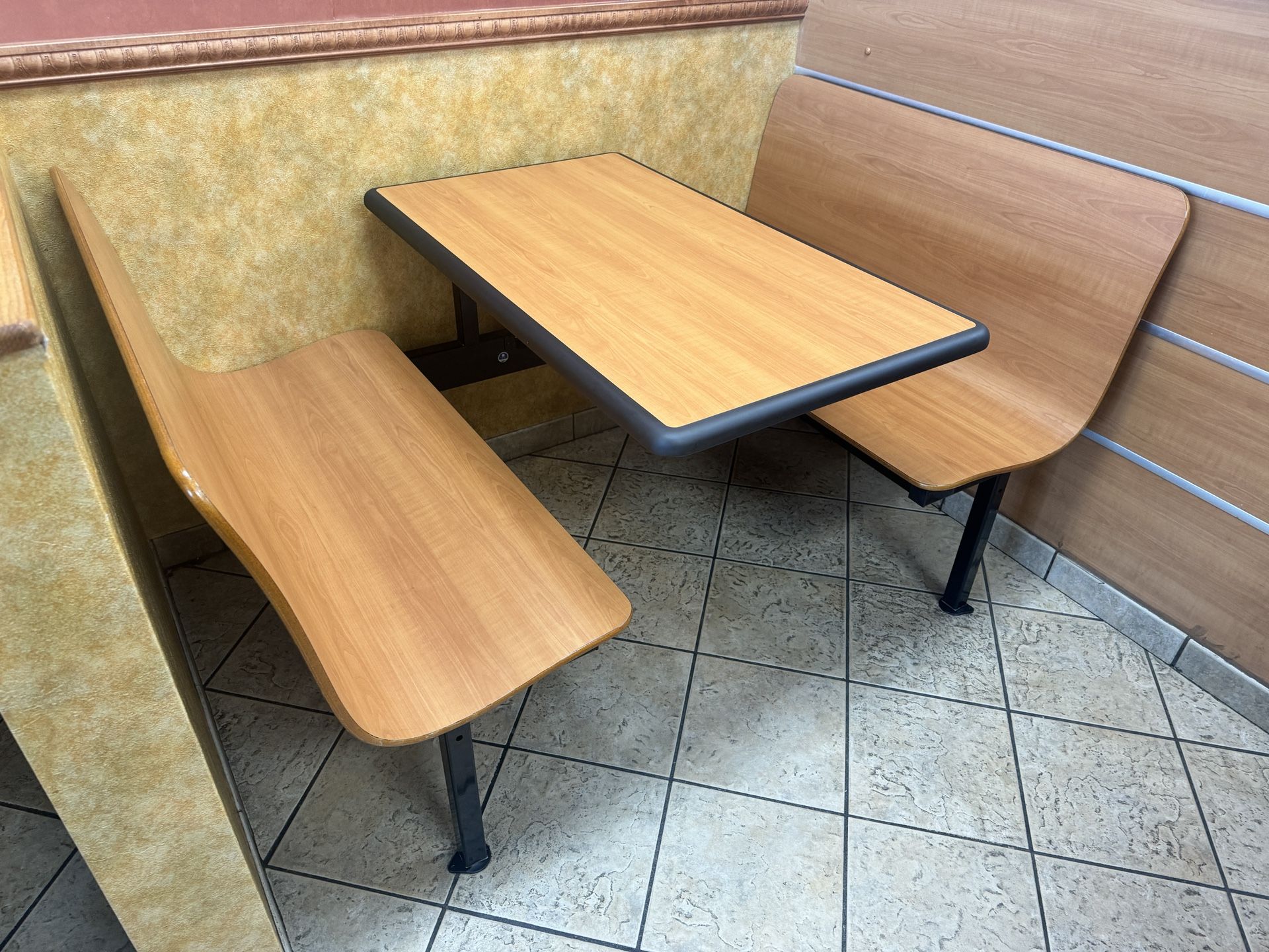 Restaurant Booth 4 Top In Great Condition.