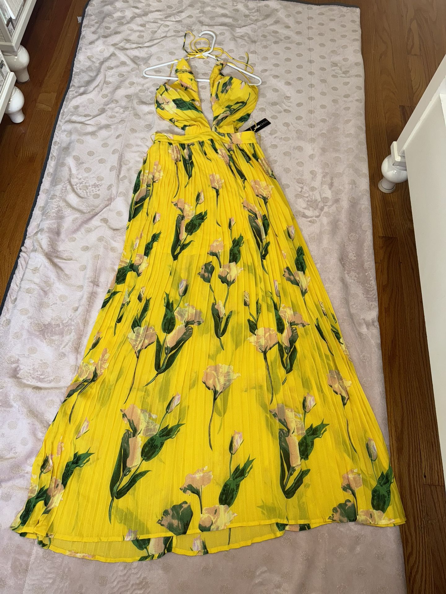 Fashion Nova Cut Out Halter Maxi Dress, Size Medium , New Whit Tags