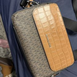 Michael Kors Messenger Bag