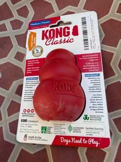 Medium Kong Classic chewing toys