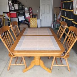 Dining Room Table W/4 Chairs 