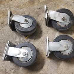 Big Toolboxes Wheels With Greaser Nippols On Thim 