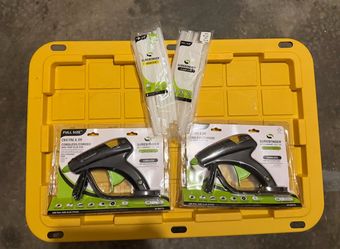 2 hot glue guns with refillable sticks