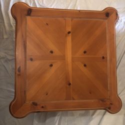 Very Nice Coffe Table 36”x36”x16”