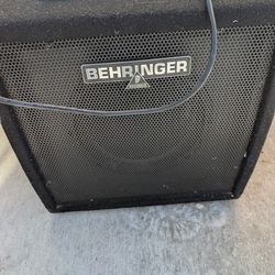 Behringer Keyboard Amp