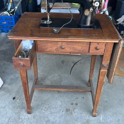 Singer Sewing Machine  Vintage 