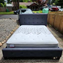 Complete Modern QUEEN Platform Bed SET-Excellent Condition!