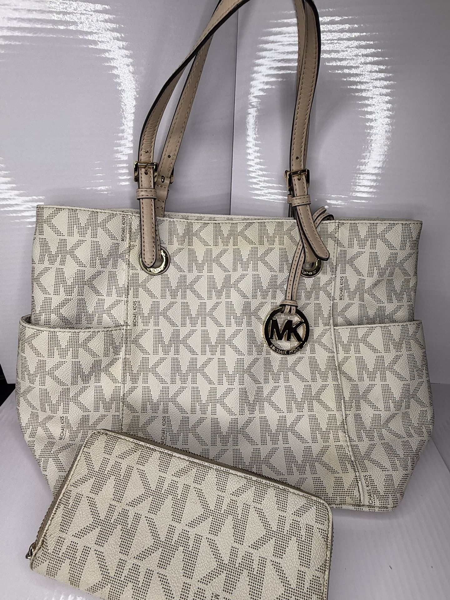 Michael Kors Bag Matching Wallet