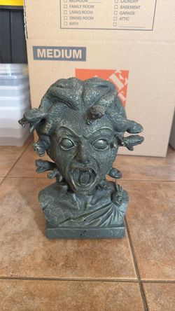 Medusa Head Glowing Talking & Animated Snakes by Magic Power 2011 Halloween
