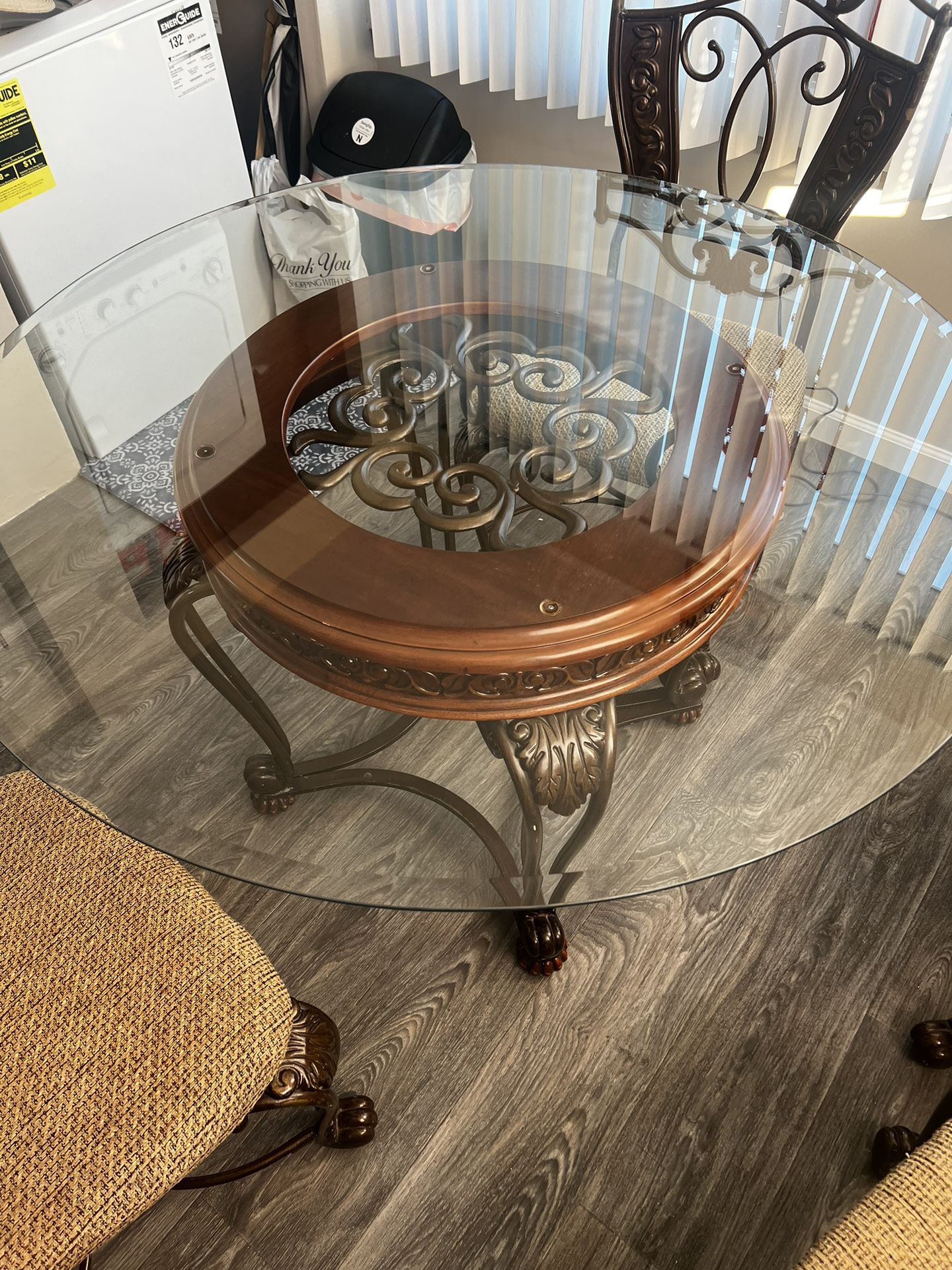 Beautiful Glass Table With Four Chairs