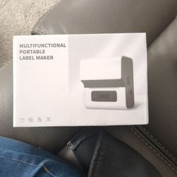 Brand New Portable Label Maker With 3 Rolls Of Labels 