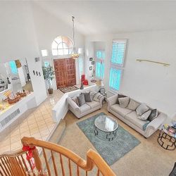 Complete Living Room Sofa Set with Glass Tables, Lamps & Rug – Excellent Condition 