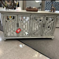 Console/Buffett Table 