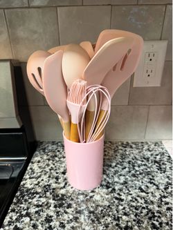 Pink kitchen utensil set