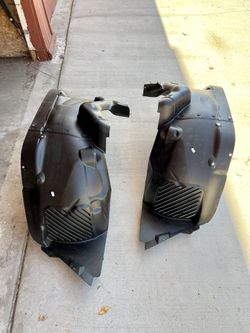 Mercedes-Benz G 550 OEM Front Fender Liners