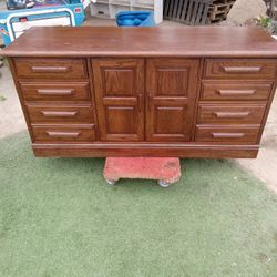 Oak dresser Great Condition.