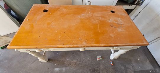 Desk/table