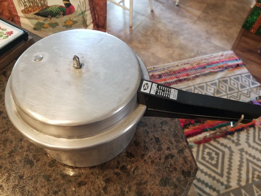 Vintage Mirro Matic Pressure Cook 4qt. Made In USA