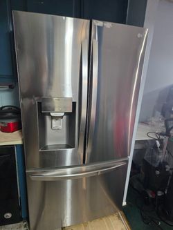 OBO LG French Door Refrigerator – Stainless Steel – Water & Ice Dispenser