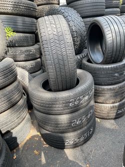 265/65R18 Michelin 265/65/18 set of matching 4 used tires in great condition 300$ for 4 tires plus tax . Mount available but not included. Wheel alig