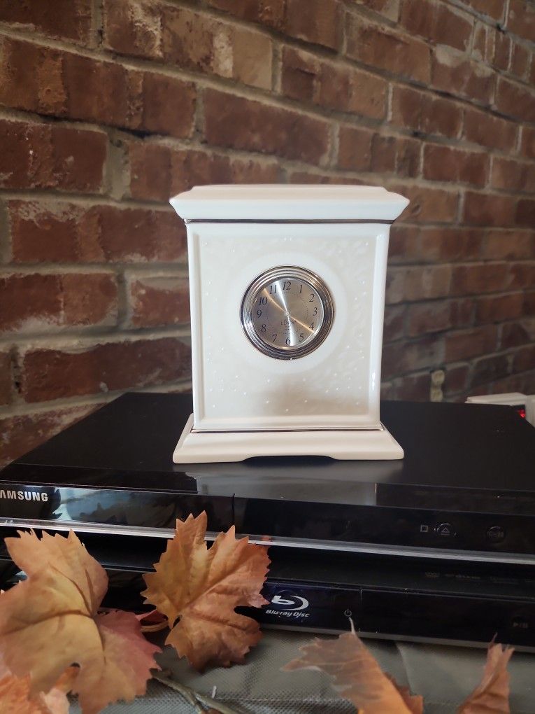 Lenox Quartz Wedding Promises Opal innocence Medium Clock /Made In China