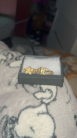 Gold-Tone Floral Rings Set of Two