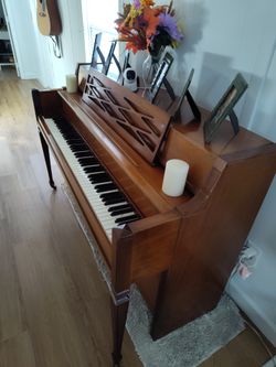 Story & Clark piano