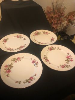 As NEW 4 Floral&Gold Vintage Dinner Plates Read Description