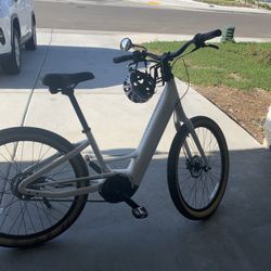 Momentum  Vida  E+ Electric Hybrid Bike
