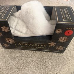 Size L Women’s Slippers