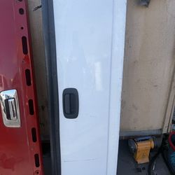 GM tailgates Silverado Sierra