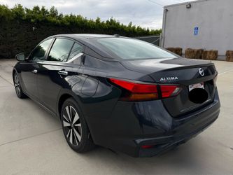 2021 Nissan Altima 2.5 SV