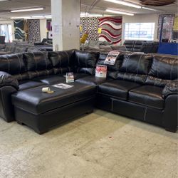 Kiser Black 2pc Sectional