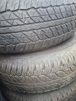 4.   265/70/17.      Dunlop.   80%