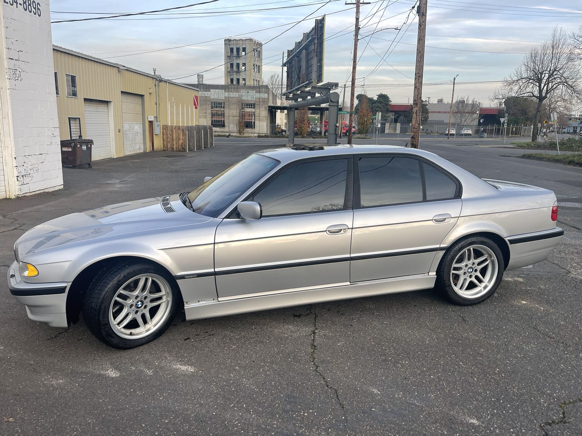 2001 BMW 740i