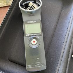 H1 Zoom hand recorder and accessories