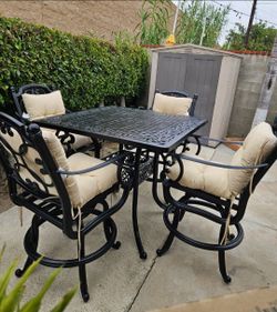 Good Quality high dining set with 4 Barstools chairs /outdoor Furniture/Cash Only
