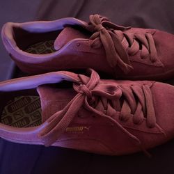 Mens fuchsia Pumas 