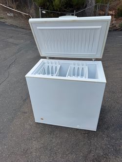 Freezer large deep chest (delivery available)