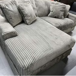 Lindyn Fog 2pc LAF Chaise Sectional