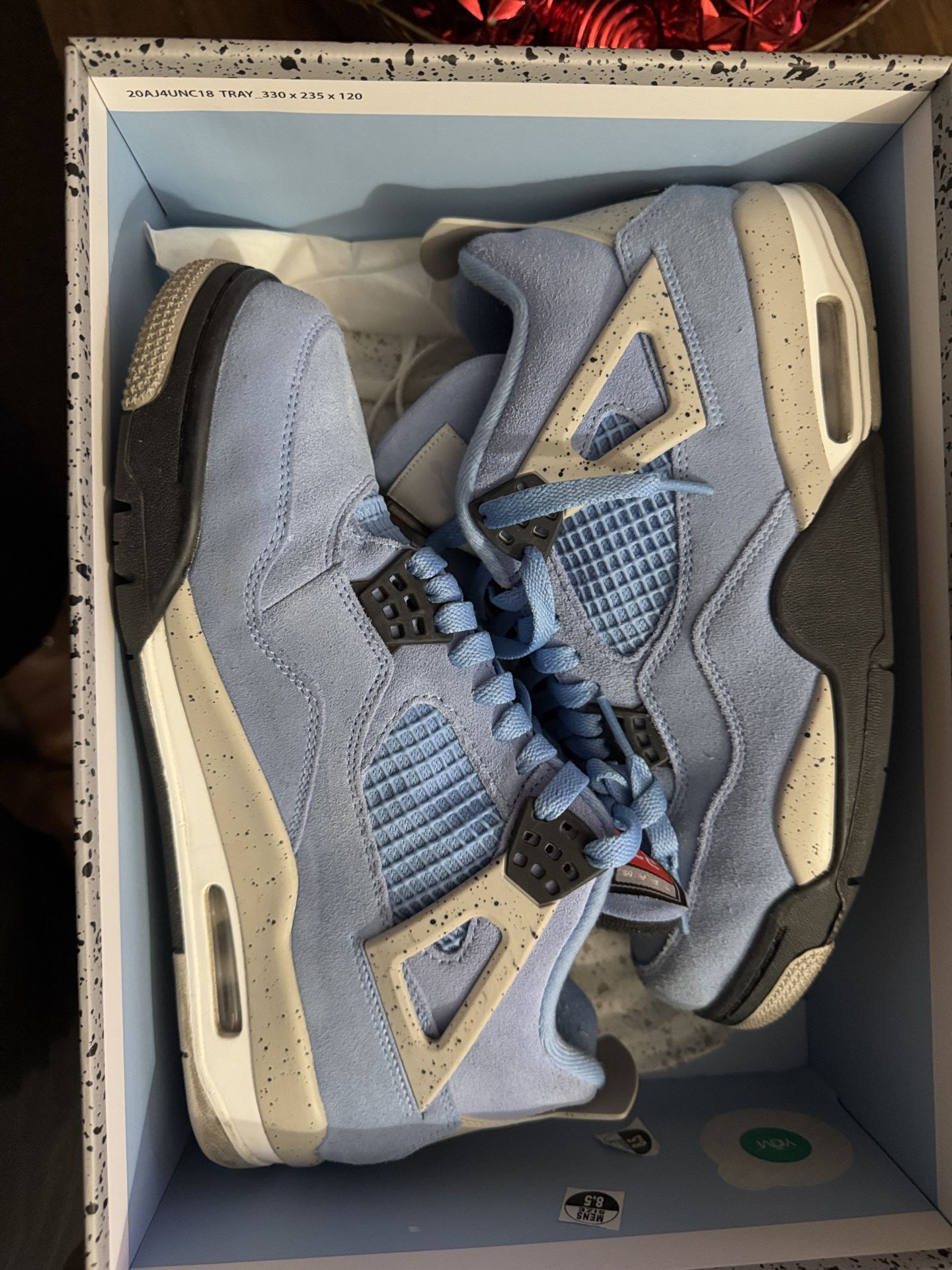 Jordan 4 UNC